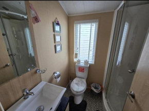 Oaklands Stunning Mini Lodge